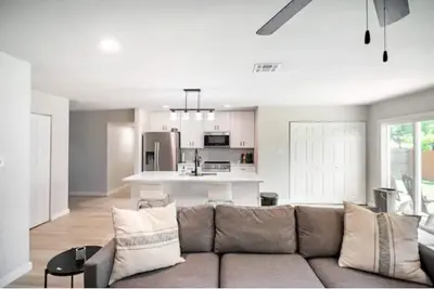 Image de 3-bedroom house in Allen with Garage