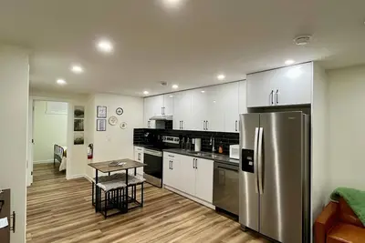 Image de Cool 2-bedroom basement suite in Calgary