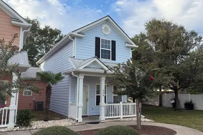 Image de Spacious 3-bedroom cottage, 2 Blocks To Beach! Free Wifi and Parking in Myrtle