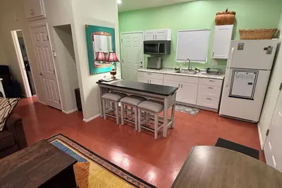 Image de Charming  Cottage in central Tucson with Ac