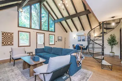 Image de Cabin Style Rustic Getaway, with mini-splits