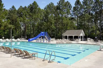 Image de Spacious 4-Bedroom Home with Golf Course Views, Minutes from Downtown Raleigh