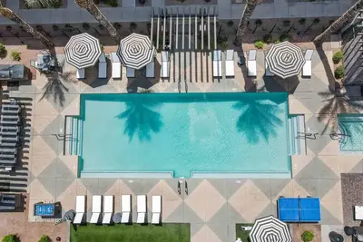 Image de New! Chic 1br at Westgate | Pool, Gym & Stadium Fun