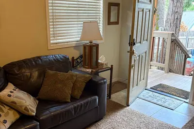 Image de Rustic 2-bedroom house in fabulous Dunsmuir. Only 10 miles away from Mt. Shasta