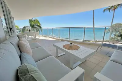 Image de Amazing Water View Apartment - Pool, Gym, Parking.