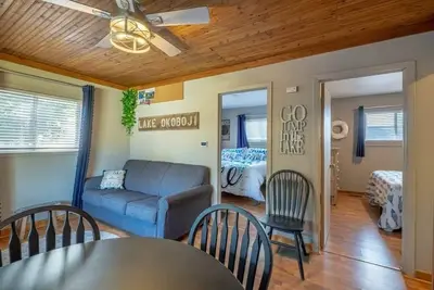 Image de Bungalow 4:  Go Jump in the Lake Bungalow