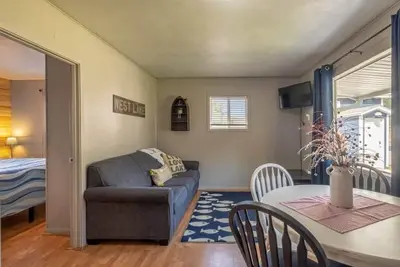 Image de Bungalow 5: Lake Livin’ Bungalow