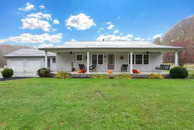 Image de Hocking Hills, hot tub, pool table, near waterfalls, cozy cottage!