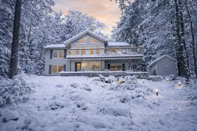 Image de Woods & Water | Sebago Lakefront Luxury Oasis