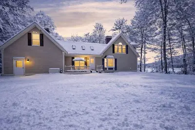 Image de Burnt Meadow House | Waterfront Custom Built Home