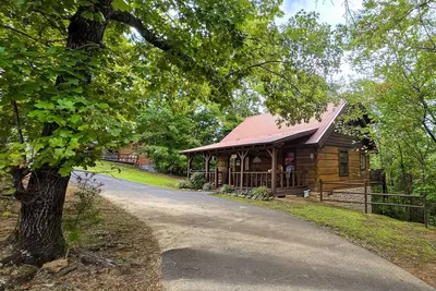 Image de Cozy cabin with Hi-speed Wi-Fi, full kitchen, deck, and great location!