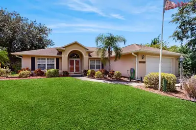 Image de Relaxing home with private pool, hot tub, gas grill and full kitchen