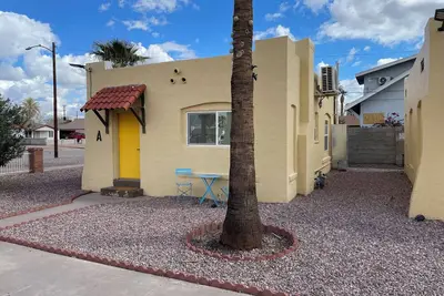 Image de Soothing cottage with Ac/heat in sunny Phoenix
