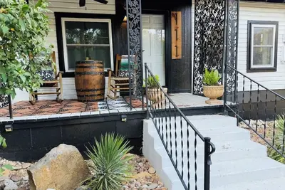 Image de Apache Cabin near Lake Whitney