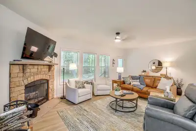 Image de Lake Access, Pools & More: Family Home in Stanwood