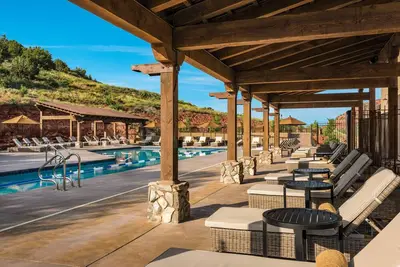 Image de Luxury Townhome - Exclusive guest access to a members-only golf club, pool, and resort amenities!