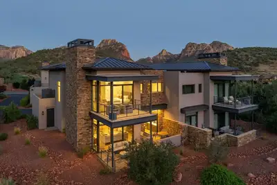 Image de Luxury Townhome - Exclusive guest access to a members-only golf club, pool, and resort amenities!