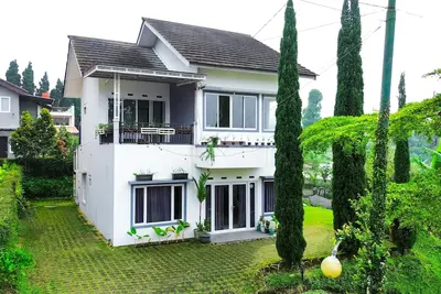 Image de Teh Victory at Vila Istana Bunga Jawa Barat