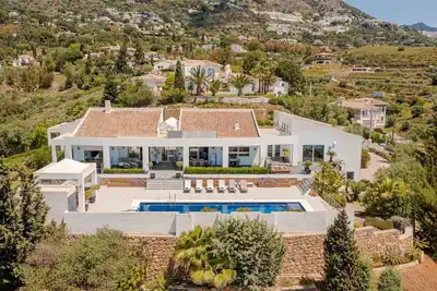 Image de Spacious 5-bedroom villa in marvelous Mijas with fitness room, Ac, pool