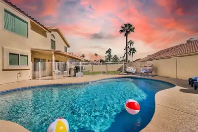 Image de Island Paradise! Heated Pool Home. 30 Night Minimum.