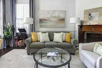 Image de The Mermaid Cove | Walk to River + Private Patio