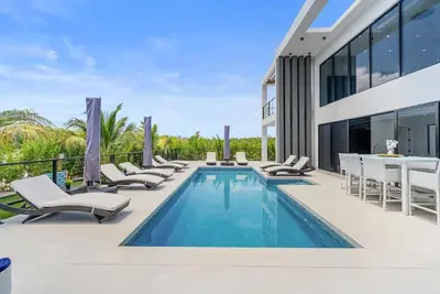 Image de Private Villa Stay with Pool, Bbq and Beach Nearby