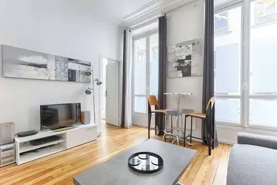 Sentier Historical Center Charming Apartment