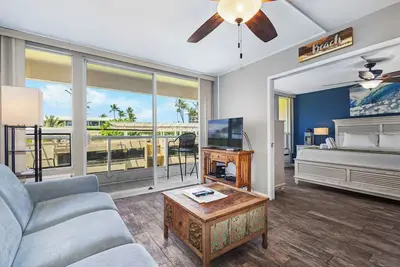 Image de 🌴 Maui Banyan | Walk to Beach | A/C | Pool | Lanai | Sleeps 4