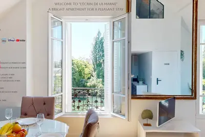 Image de Appartement T3 avec vue sur la Marne à Nogent sur marne proche Paris &Disney