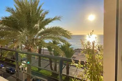 Image de La Belle designer apartment, city flair and beach experience, sea view