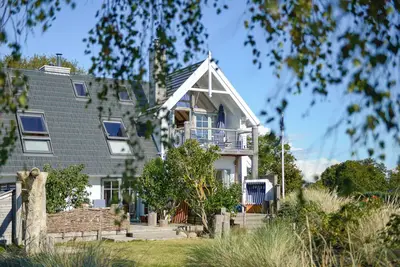 Image de Enjoy your vacation: Sea view, terrace & fireplace -Beachhouse Fehmarn apartment Ostwind