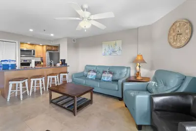 Image de 2 Family-friendly Suites To Enjoy with Full-Kitchens | Private Beach Access