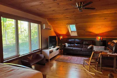 Image de Studio Apartment in Heart of High Peaks - Perfect Basecamp for Hikers!
