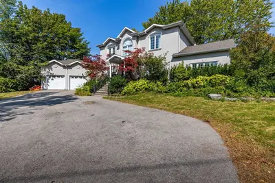 Image de Idyllic & Spacious 4br Home with Private Backyard!