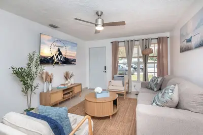 Image de Coastal Oasis Home- Pool/Sleeps12/5min to HardRock