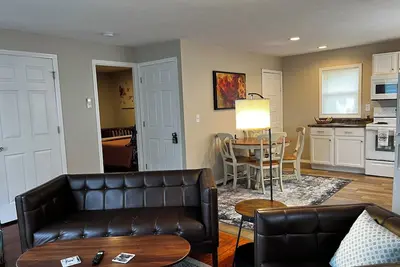 Image de Charming Spacious One Bedroom Open Concept Floor Plan Move-in Ready Monthly