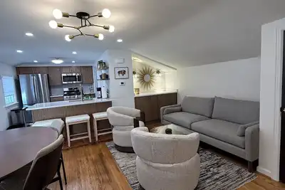 Image de Williamsville Village Mid-Century Modern Bungalow 2-bedroom house New Remodeled