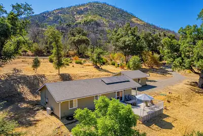 Image de Brand New Peaceful Yosemite Home