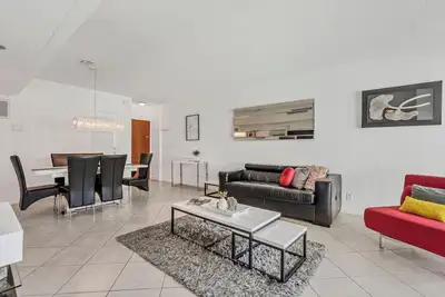 Image de Beach Escape at The Tides • 1br • Pool, Wi-Fi & Parking