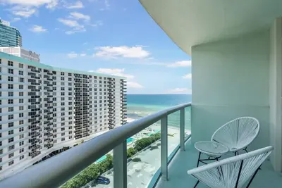 Image de Classic 1br at The Tides • Steps to Sand • Great Amenities