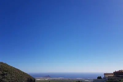 Image de Traditional Townhouse in Quiet Area with Patio and Lots of Natural Light