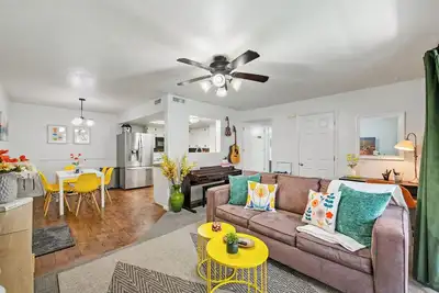 Image de New! Charming Condo, Perfectly located near Uvu/Byu, Balcony, Near Mountains!