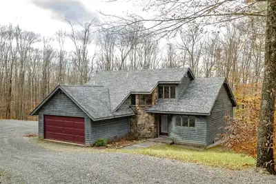 Image de Fern Hollow - 557 Fern Lane\n\nFern Hollow - Hot Tub, Wood Fireplace, Dog Friendly