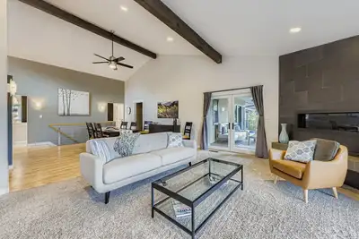 Image de Private Retreat 4 Bdr Near Baseline Reservoir