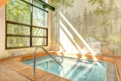 Image de Condo w/ Fireplace, Forest Views & Resort Shuttle