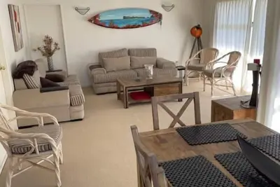 Image de Hosts on the Coast Relax on Coronation