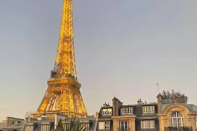Eiffel Tower View - Luxury Apartment