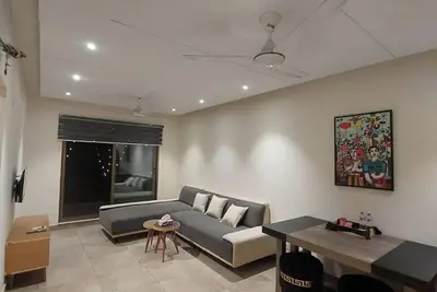 Image de Norah Homes- 1 Bhk- Private Balcony- Chic & Modern- Family Friendly!