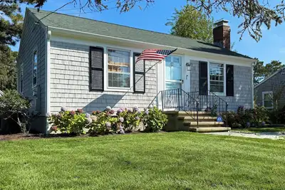 Image de The Tinker Bell By The Sea ~ Charming 2-bedroom house in Dennisport w/Ac