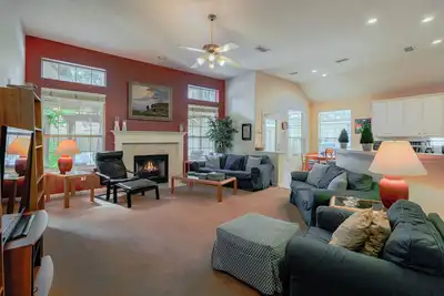 Image de Spacious & Classic 5br House for 11 w/Backyard + Covered Deck